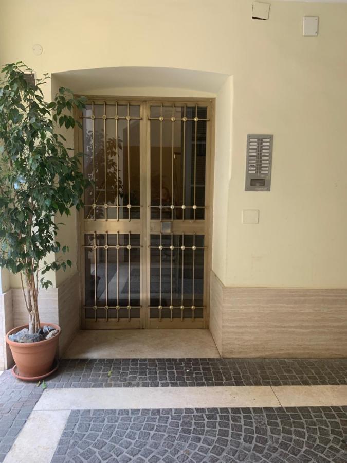 Vatican Rooms Metro Ottaviano Rome Exterior photo